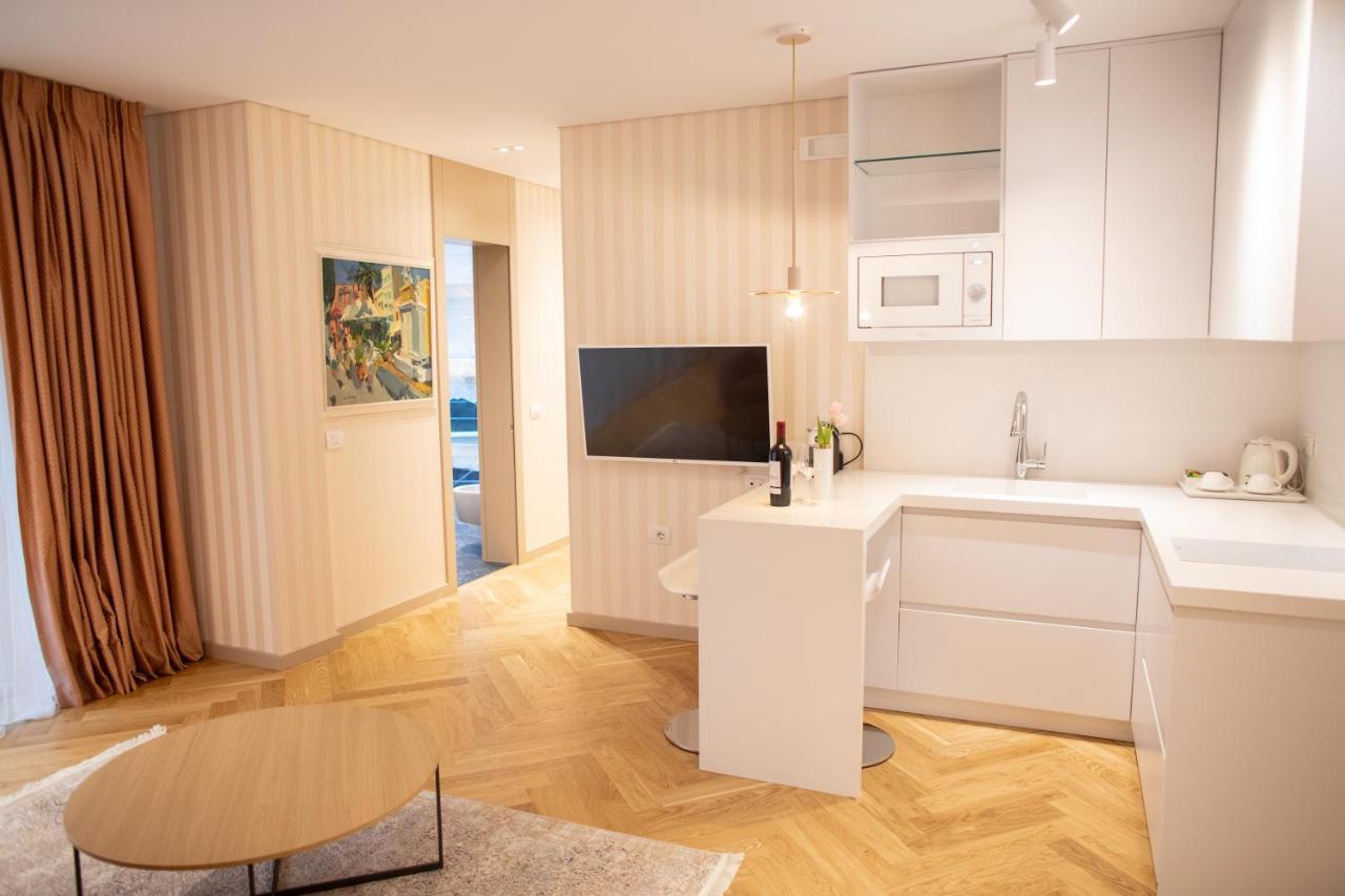 Seven Luxury Suites Tirana Buitenkant foto