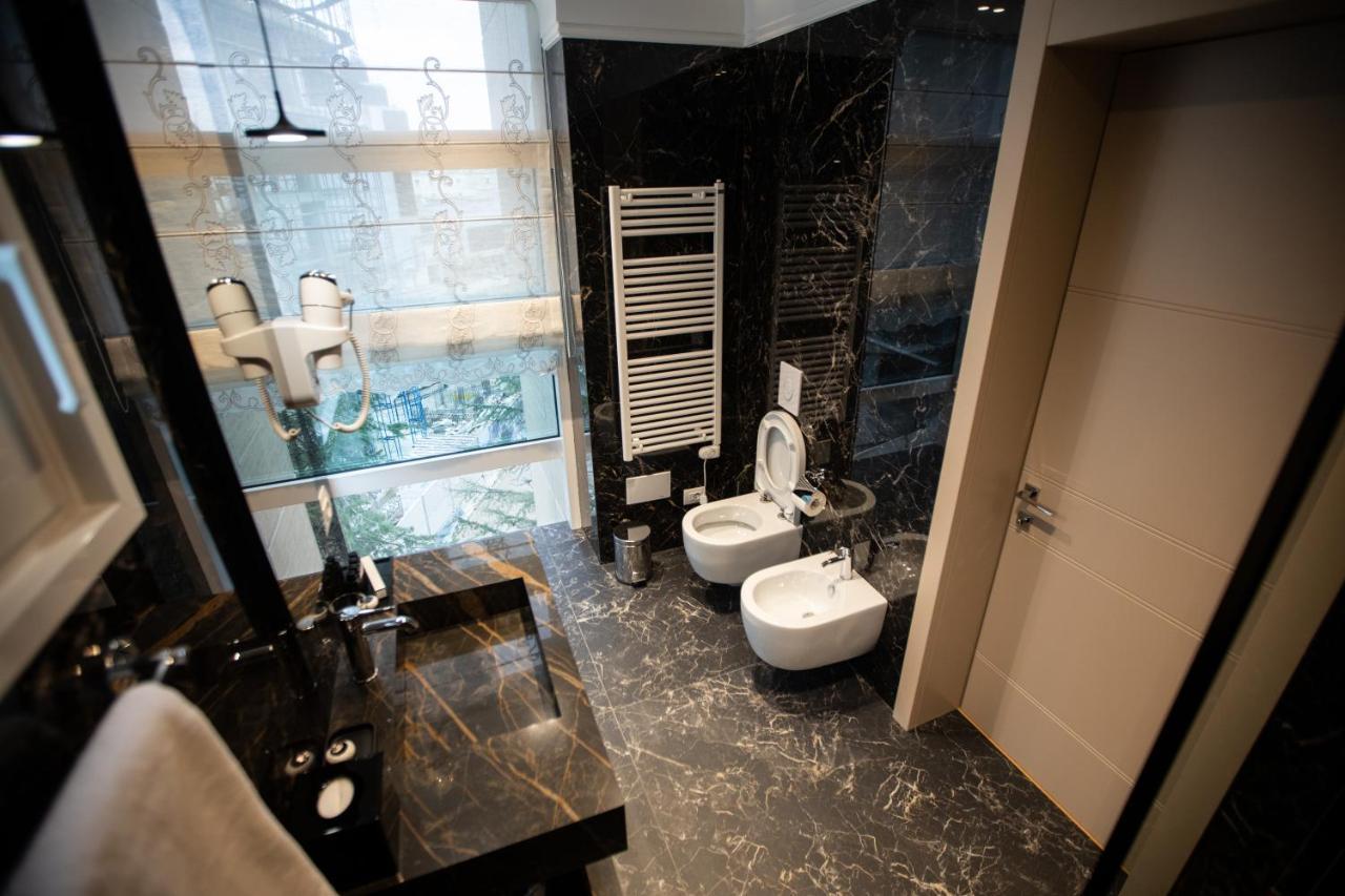 Seven Luxury Suites Tirana Buitenkant foto