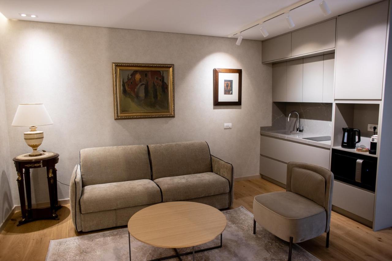 Seven Luxury Suites Tirana Buitenkant foto