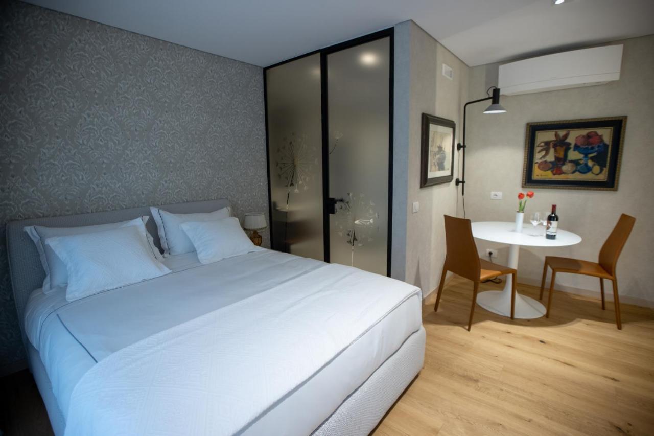 Seven Luxury Suites Tirana Buitenkant foto