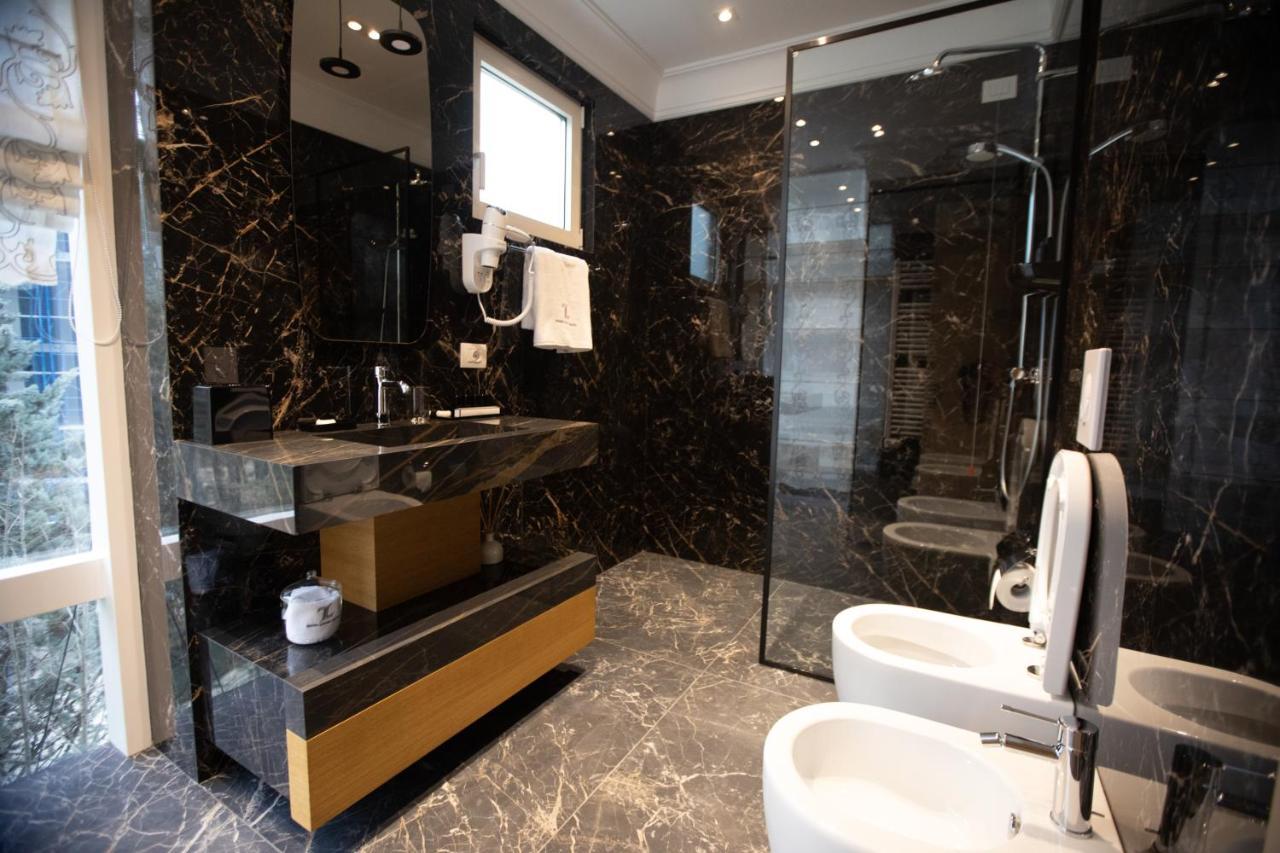 Seven Luxury Suites Tirana Buitenkant foto