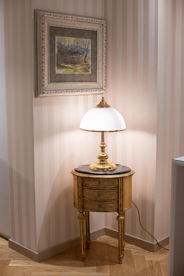 Seven Luxury Suites Tirana Buitenkant foto